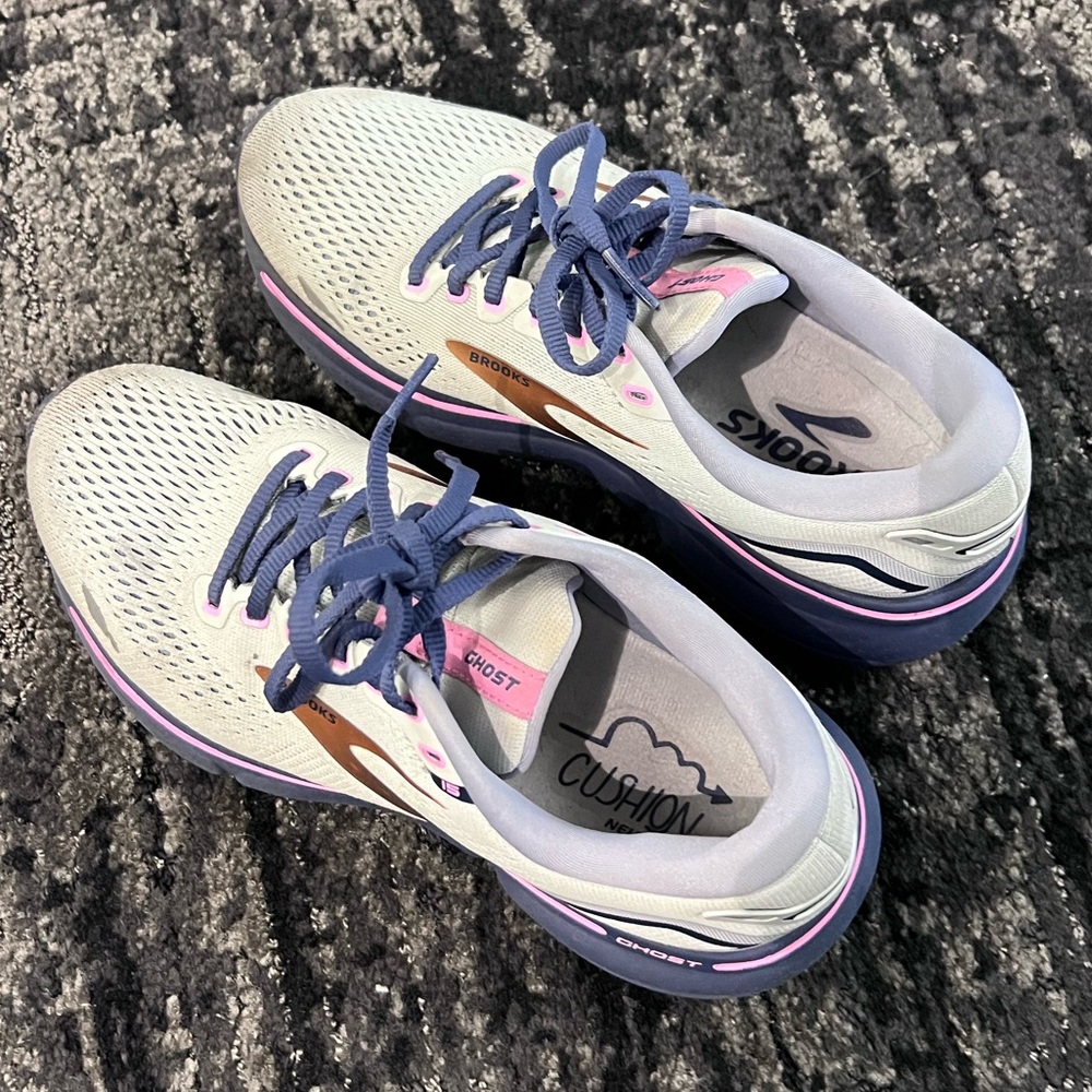 Brooks Ghost size 7